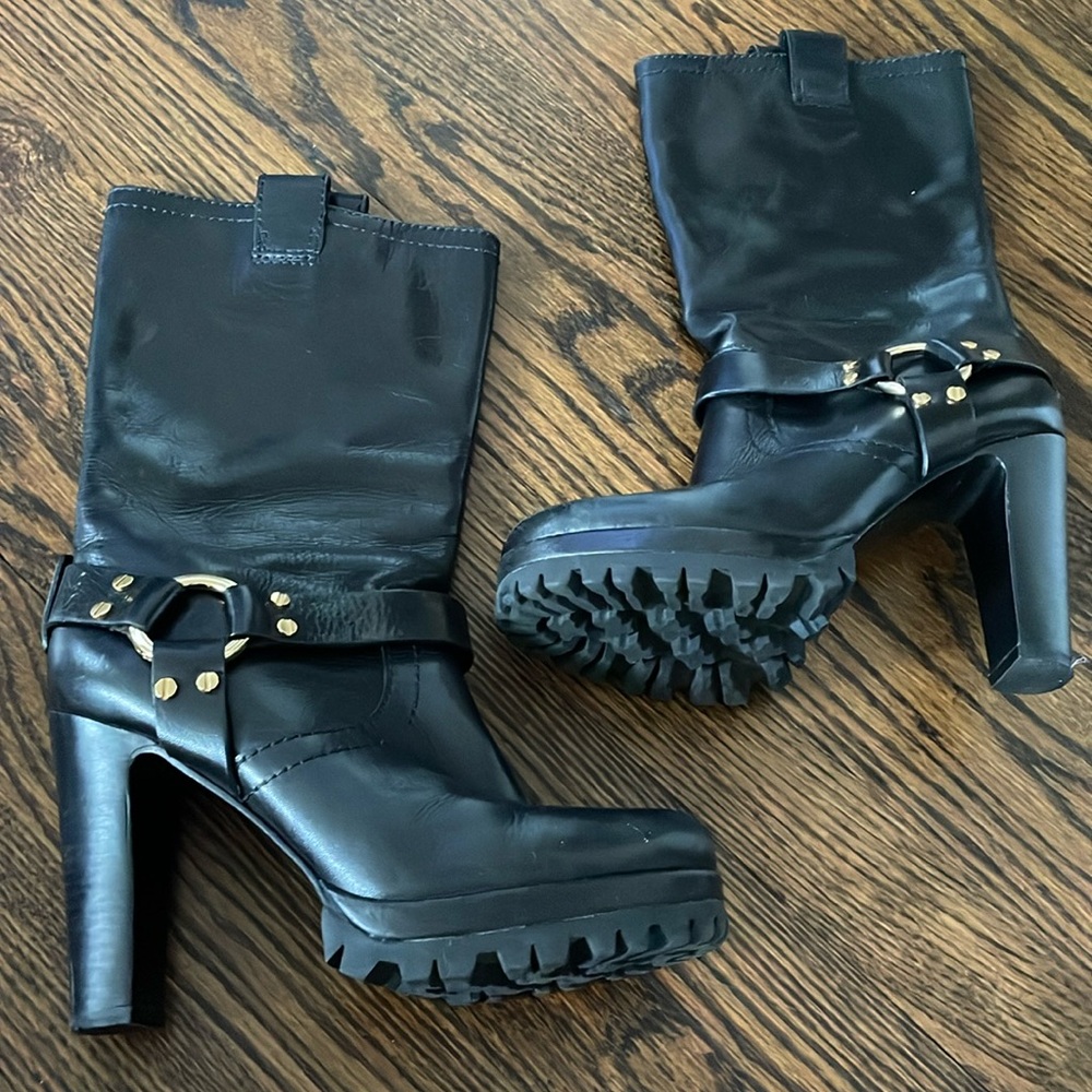 Never worn TORY BURCH black with gold buckle lug sole perfect condition